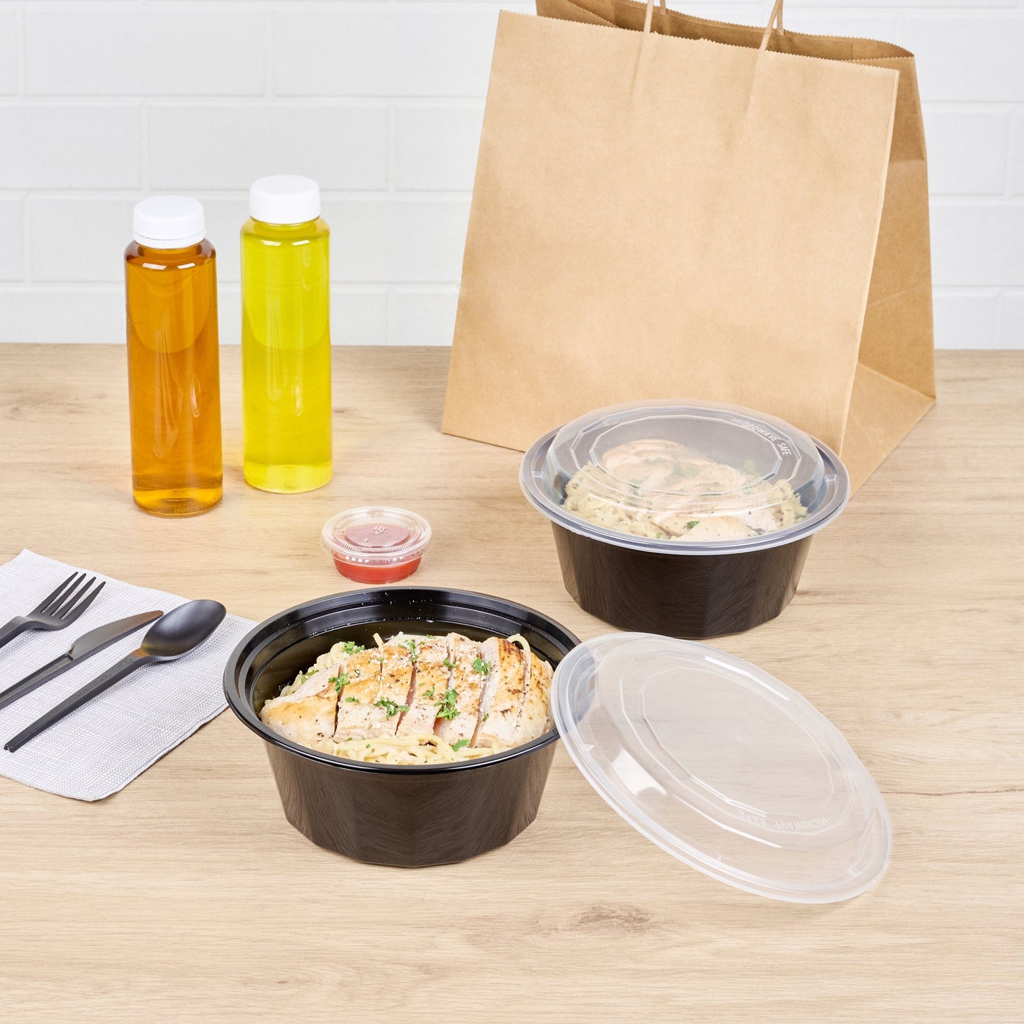Asporto 32 oz Round Black Plastic To Go Box - with Clear Lid, Microwavable - 7 1/4" x 7 1/4" x 3" - 100 count box