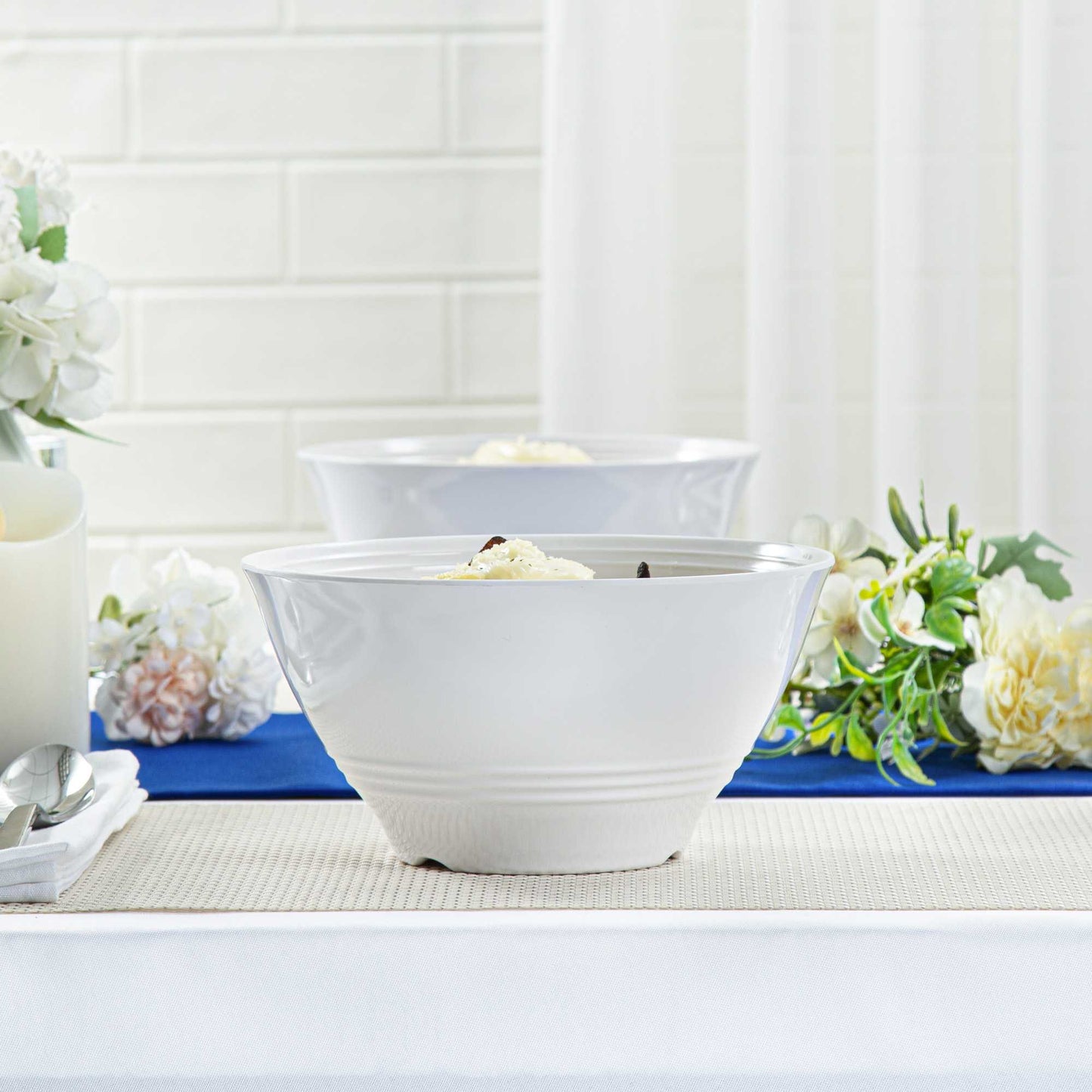 Voga 74 oz Round White Melamine Large Bowl - Incline - 8 1/2" x 8 1/2" x 4 1/4" - 10 count box
