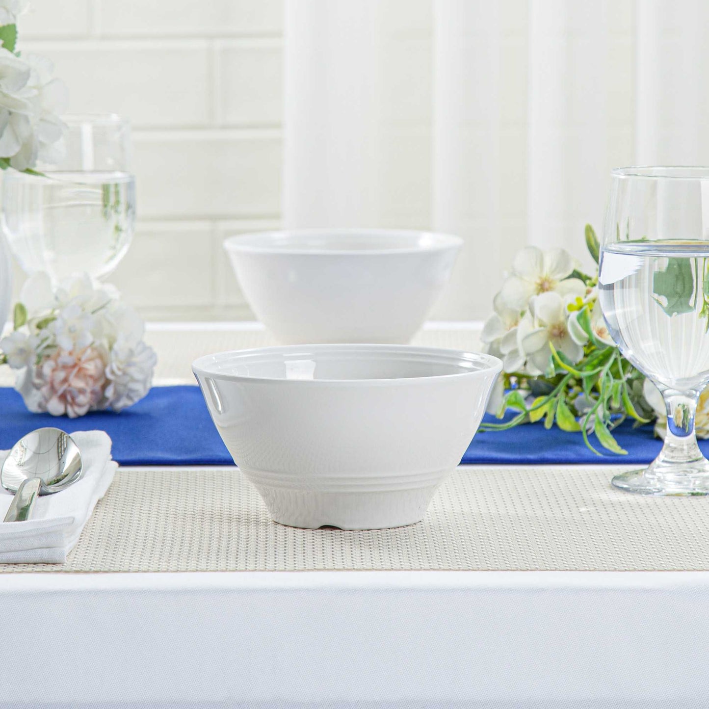 Voga 16 oz Round White Melamine Small Bowl - Incline - 6" x 6" x 3" - 10 count box