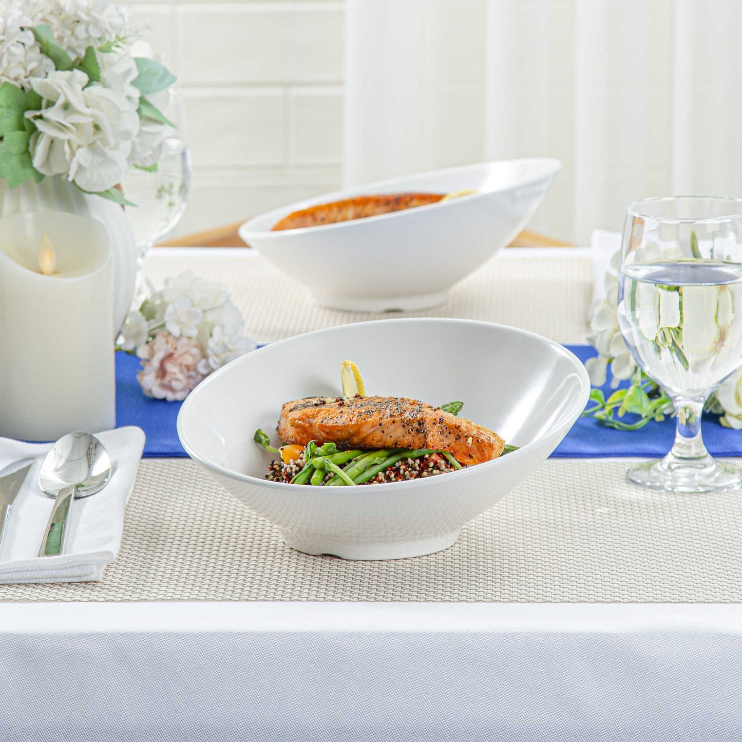 Voga 22 oz Round White Melamine Wide Bowl - Incline Face - 9" x 9" x 2" - 2 count box