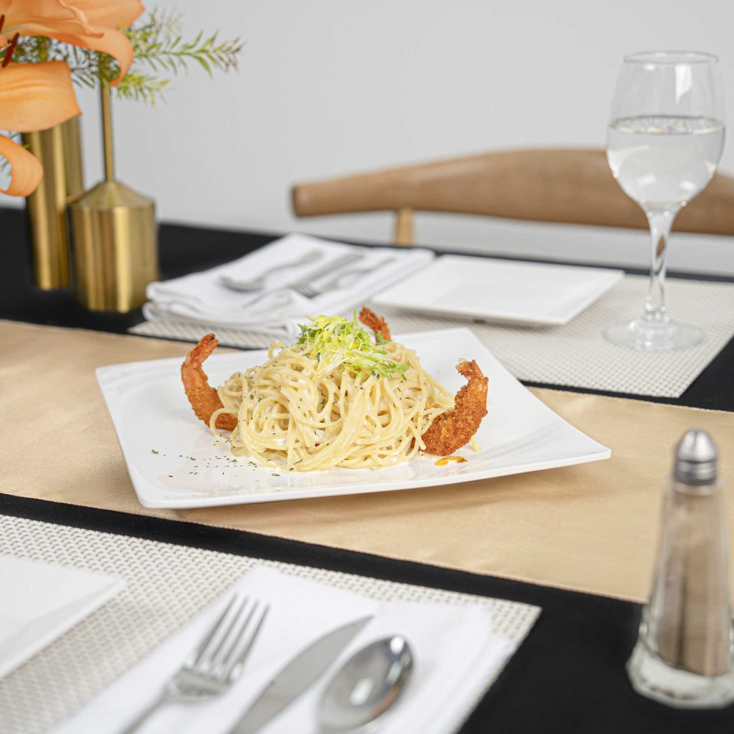Voga Square White Melamine Medium Plate - Flare - 10" x 10" x 3/4" - 10 count box