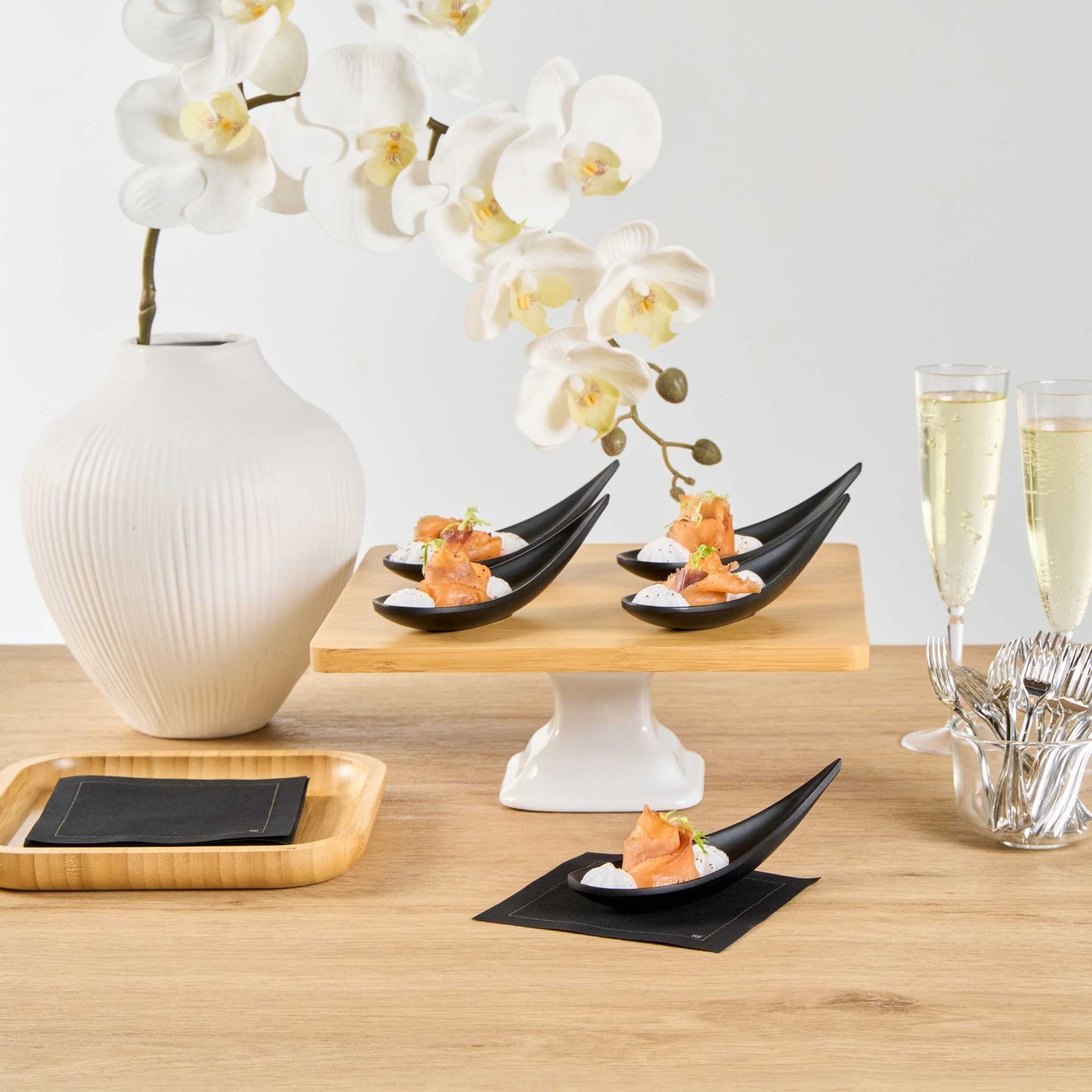 Voga Teardrop Black Melamine Tasting Spoon - Japonais, Moderna - 4 1/4" x 1 3/4" x 1 3/4" - 10 count box
