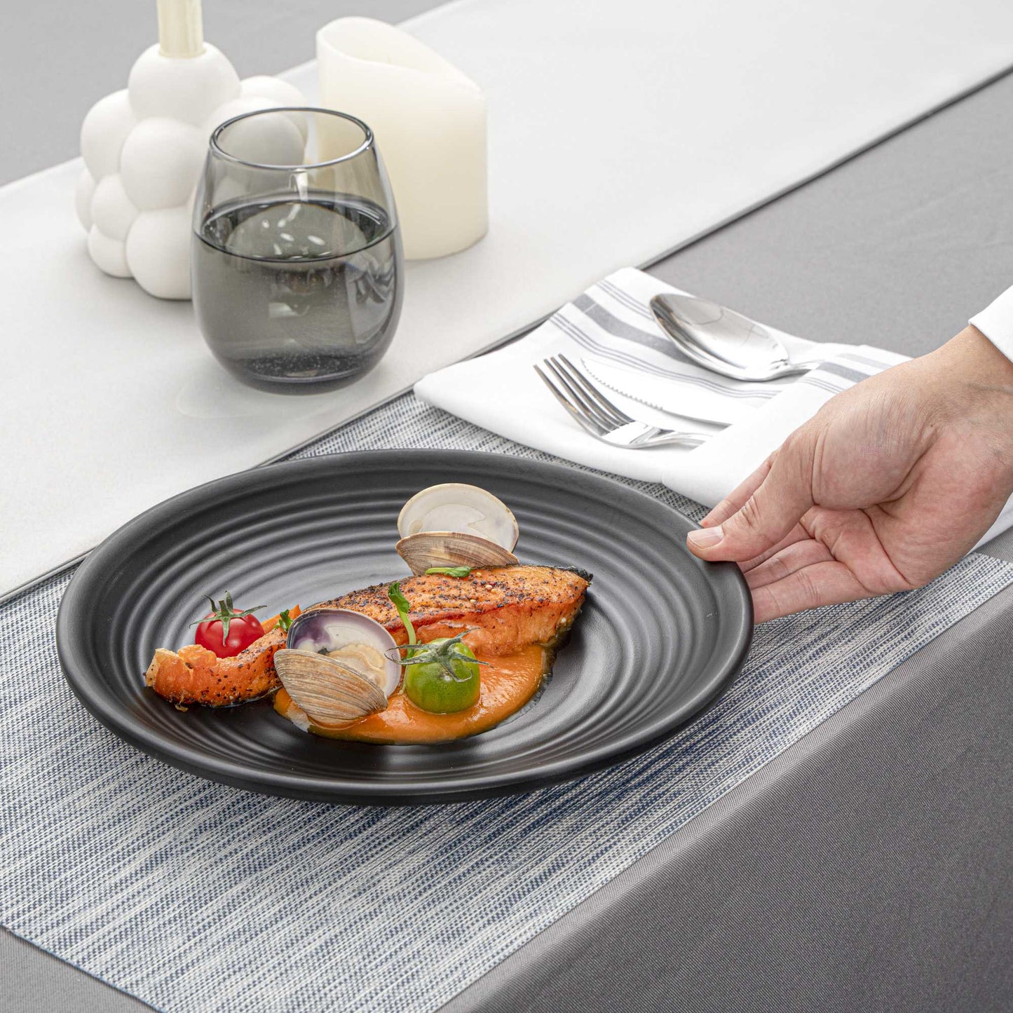 Voga Round Black Melamine Medium Plate - Japonais, Black Stone - 10" x 10" x 1 1/4" - 10 count box