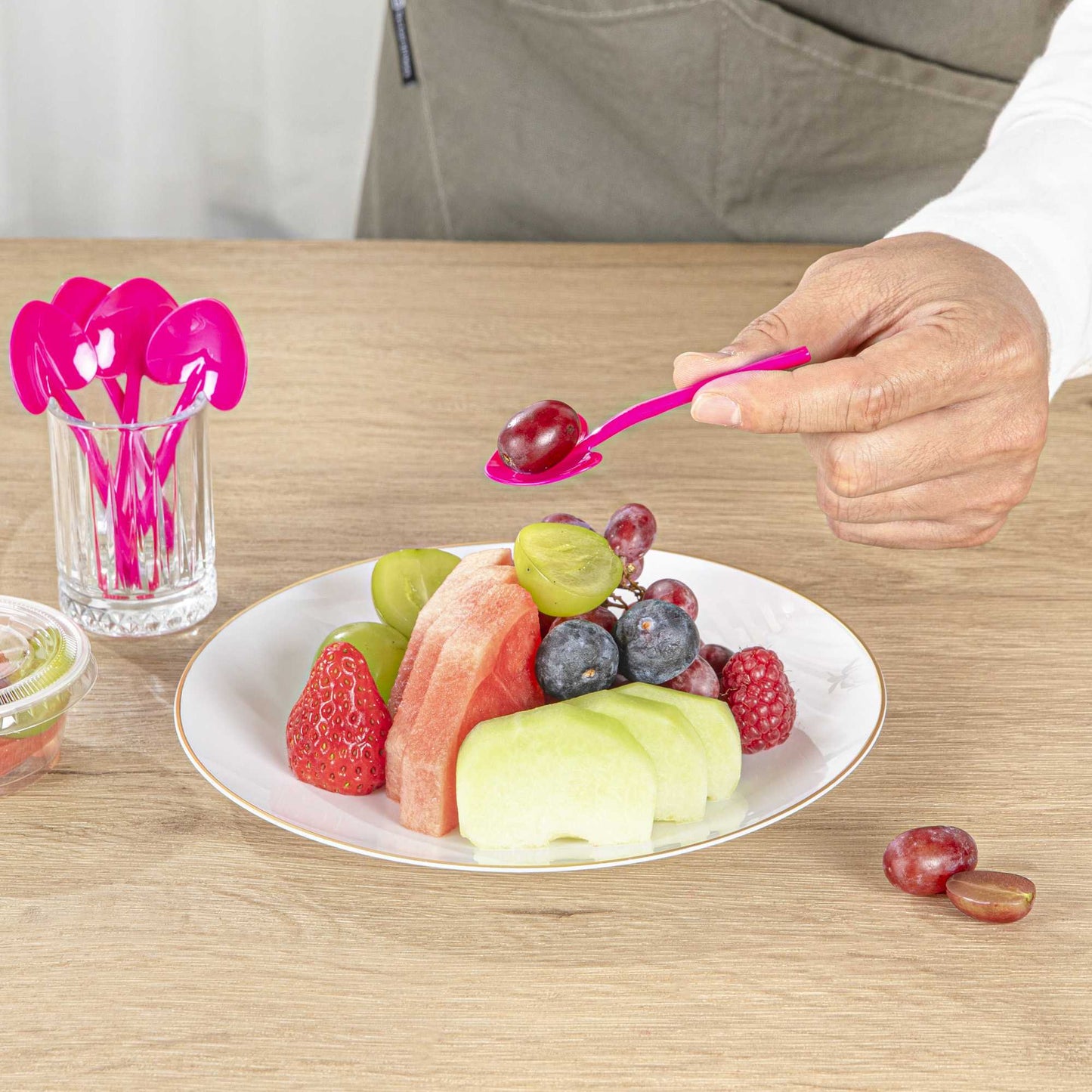 Coppetta Magenta Plastic Love Shovel Spoon - 3 1/2" x 1 1/4" - 100 count box