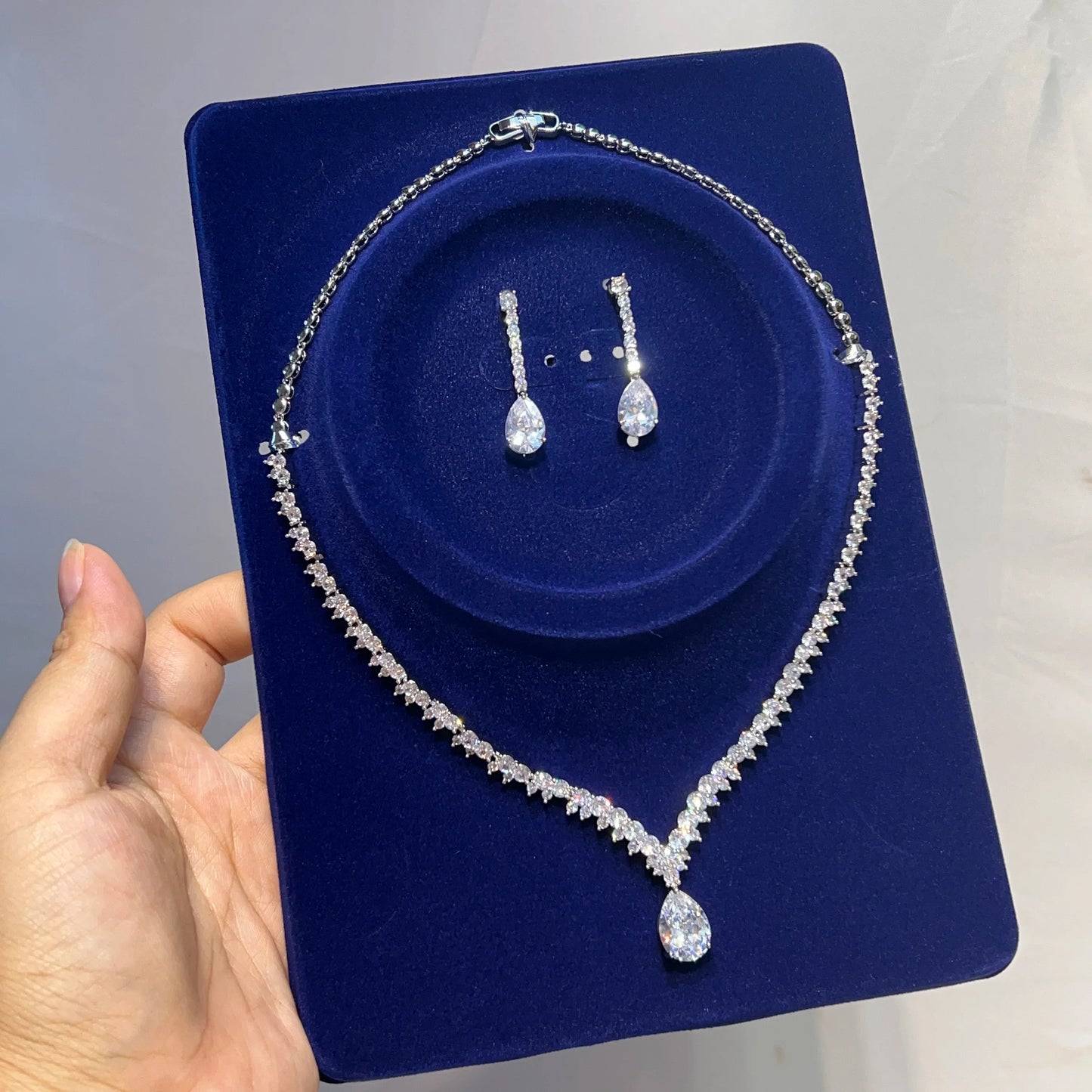 ASNORA Classic Water Drop Pendant Crystal Necklace For Women, Cubic Zirconia Bridal Wedding 2 Piece Jewelry Set X0178