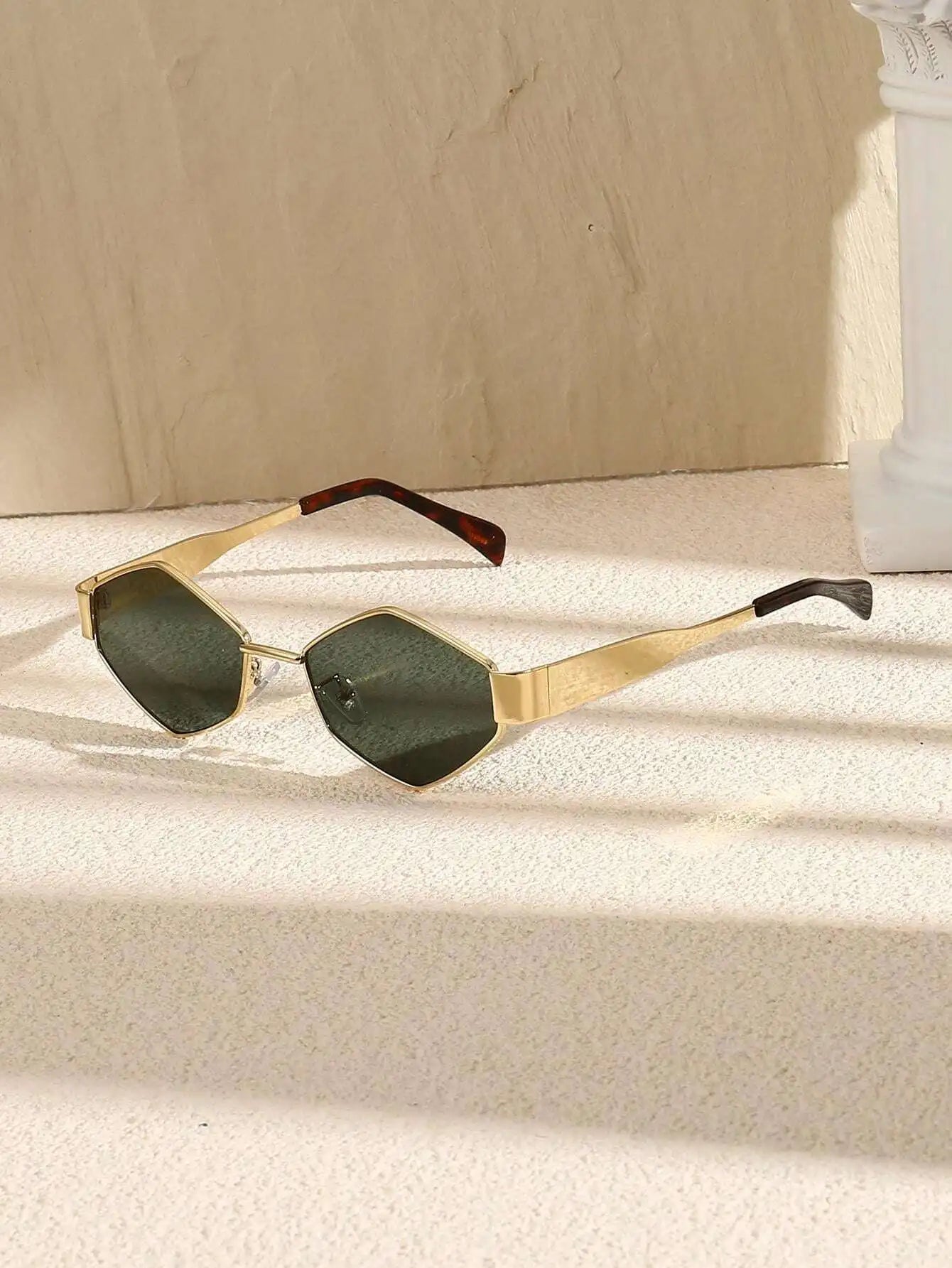 Metal Small Frame Polygonal Women's Sunglasses Fashion Punk Rhombus Sun Glasses For Women Trendy 2024 Vintage Diamond Eyewear