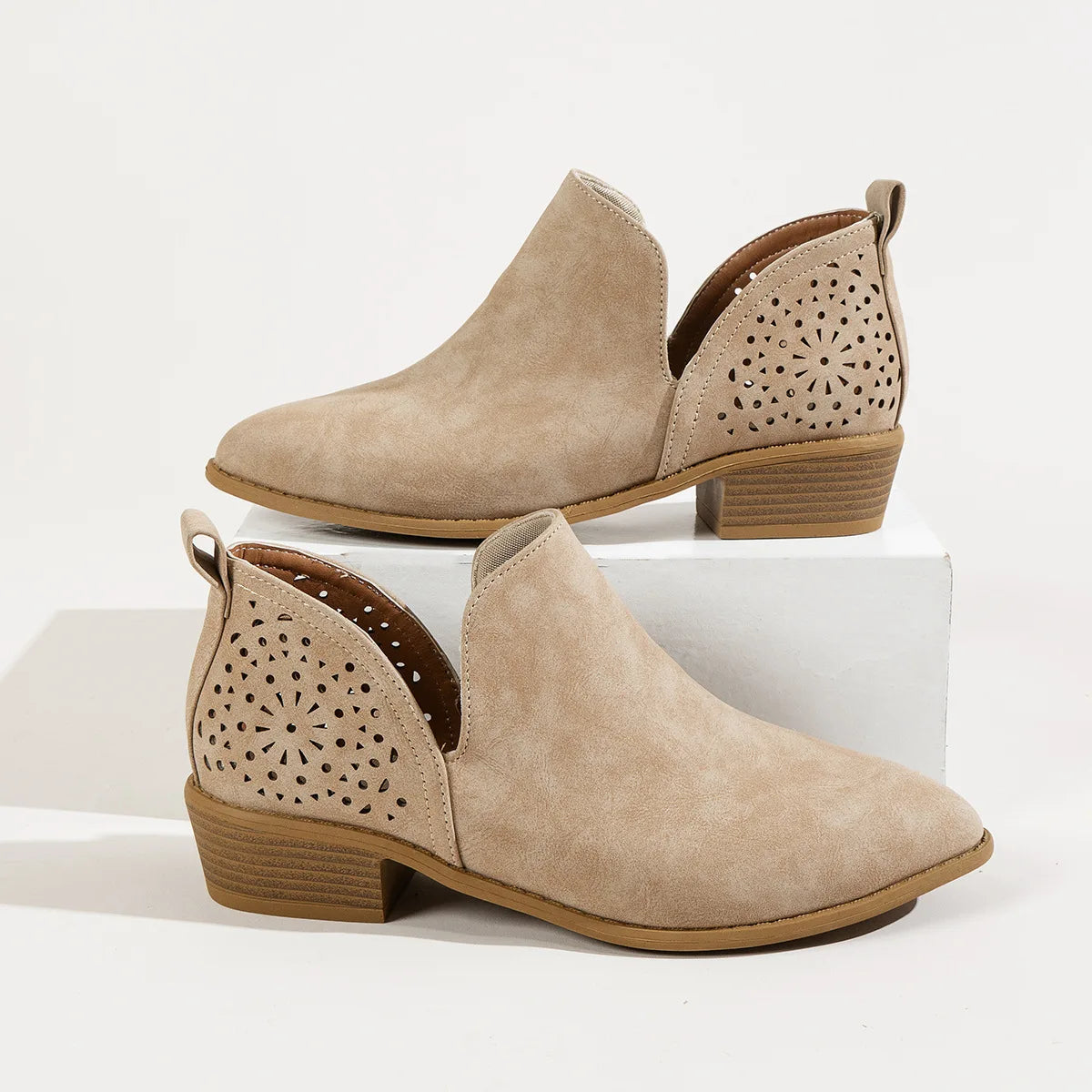 American Women's Short Boots British Style Pointed Toe Thick Heel Fashion Short Boots European Fashion Designer Platform Boots