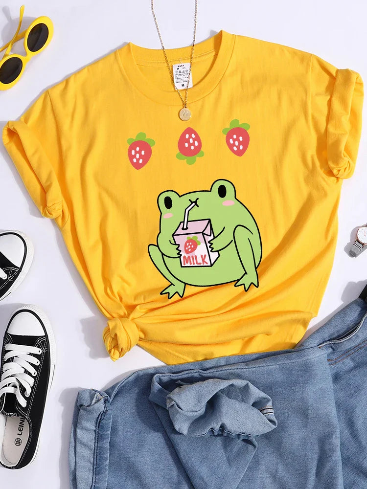 Green Frog Who Loves Drinking Strawberry-Flavored Milk Tshirts Women Soft Cool T-Shirt Sport Summer Tee Street Hip Hop Crop Top