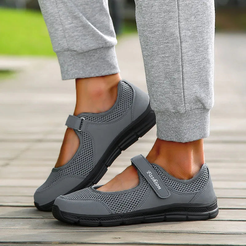2024 New Casual Shoes Fashion Women's Sneakers Soft Trainers Women Sneakers Slip On Plus Size Shoes Women Ladies Vulcanize Shoes