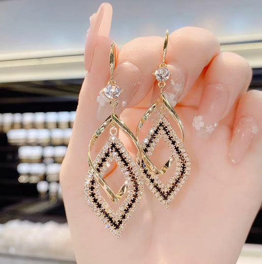 2PC Women's Fashion Geometric Spiral Earrings.
