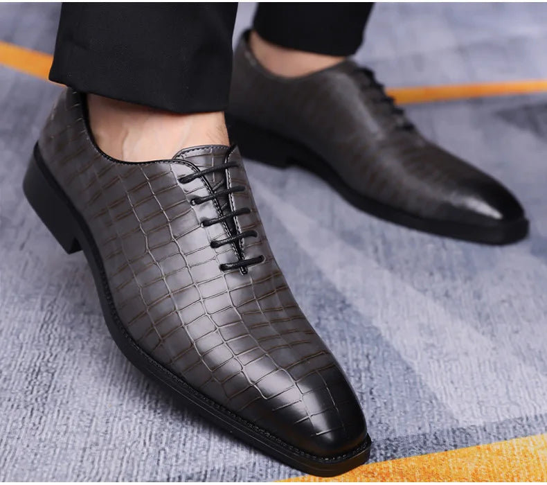 Luxury Mens Leather Shoes Retro Carved Lace-up Brogue Oxford Wedding Men Dress Shoes Male Formal Business Gentleman Office Shoes