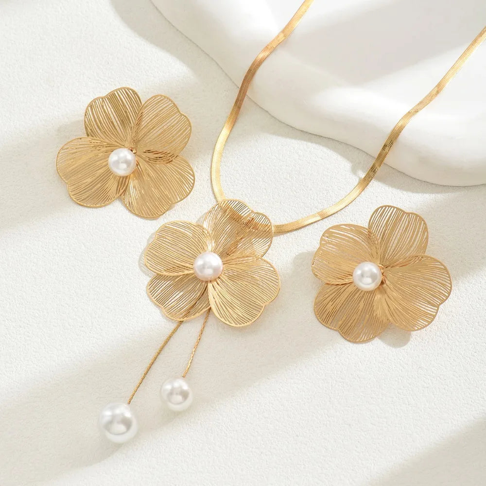 2pcs Set Luxury Personality Gold Color Stereo Flower Inlay Pearl
