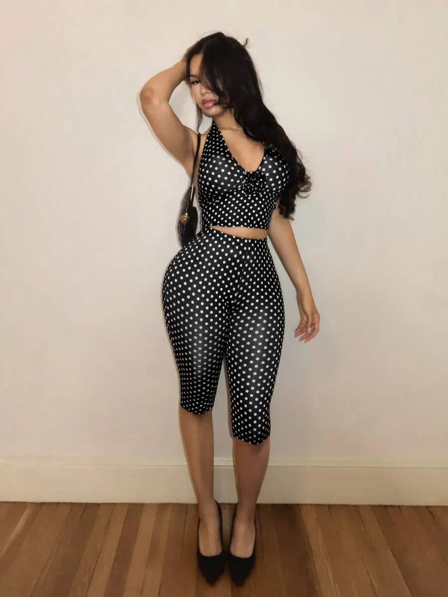 Millennial Hot Girl Polka Dot Slim-Fit Set: Halter Neck Backless Crop Top and Tight-Fitting Hip-Hugging Mid-Length Shorts That Accentuate the Figure, Two-Piece Set