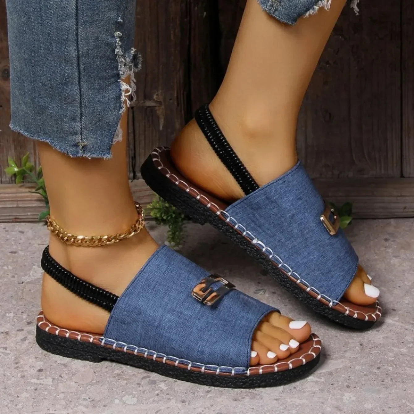 Women Casual Beach Luxury Sandals Lightweight Summer New Fashion Outdoor Flat Sandals Women Open Toe Anti-slip Designer Shoes