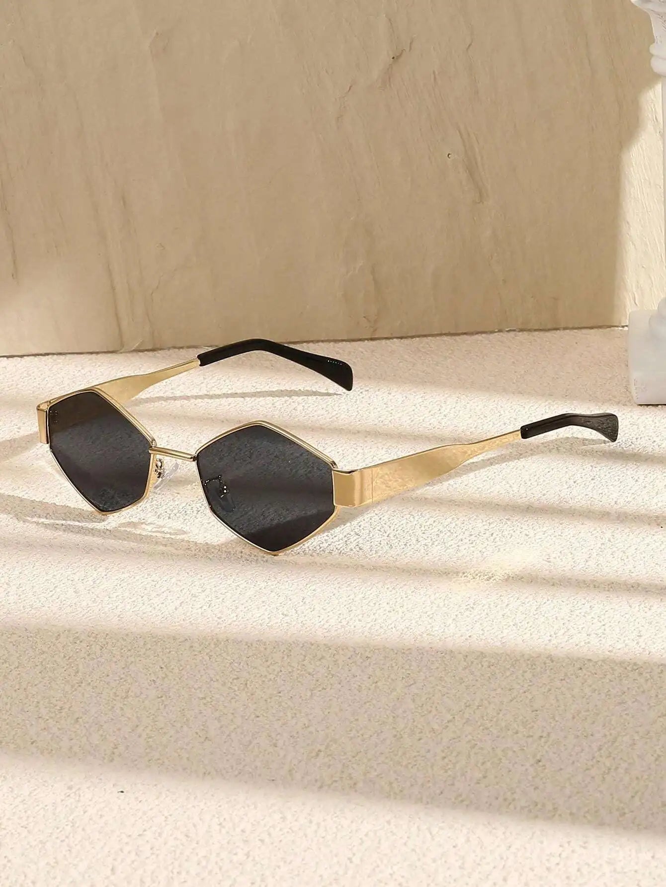 Metal Small Frame Polygonal Women's Sunglasses Fashion Punk Rhombus Sun Glasses For Women Trendy 2024 Vintage Diamond Eyewear