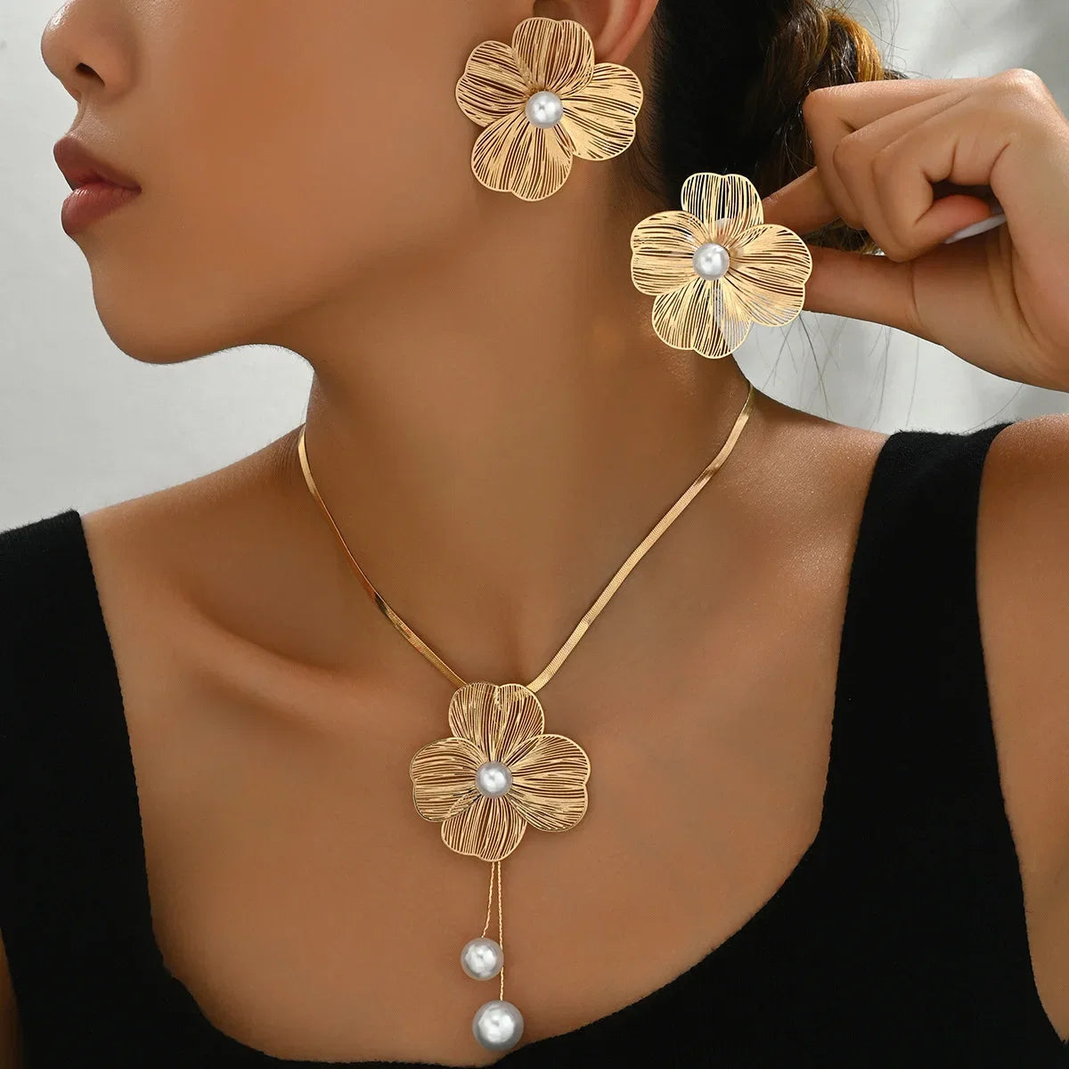 2pcs Set Luxury Personality Gold Color Stereo Flower Inlay Pearl