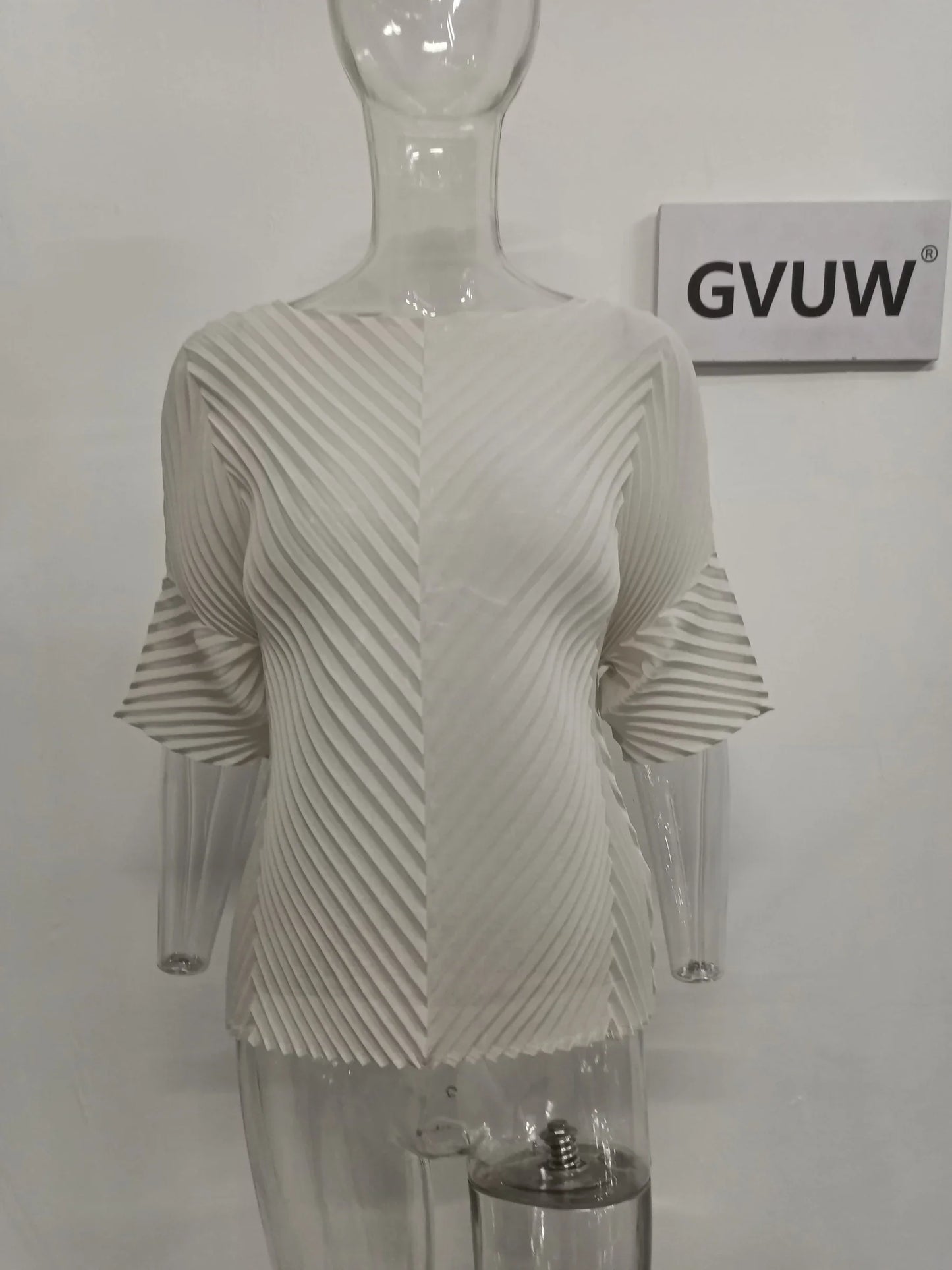 GVUW Round Neck Pleated T-shirts For Women Short Sleeves 2025 Summer Fold Chic Loose Top Female Fashion Clothing 25D1169