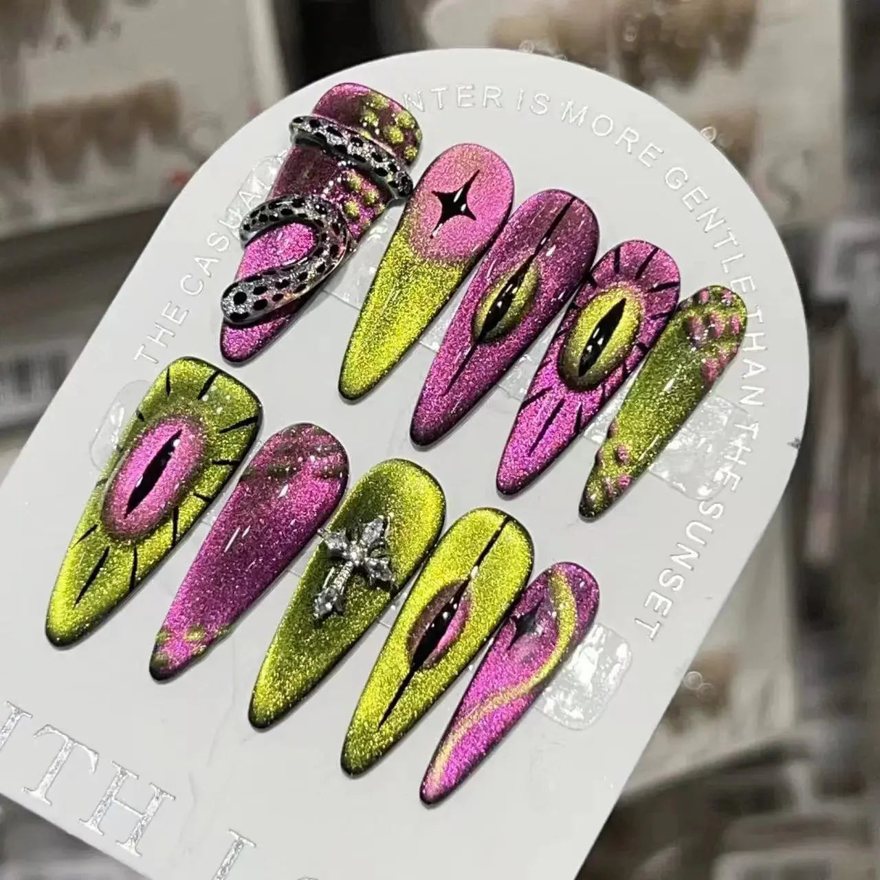 [Alien Eye] Hand-painted Cat's Eye Fake Nails