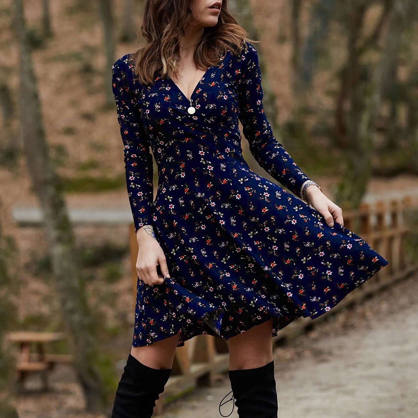 V Neck Manches Long Sleeve Robe Female Retro Elegant Party Culb Dress Temperament Solid Color High Waist Pleated Dresses