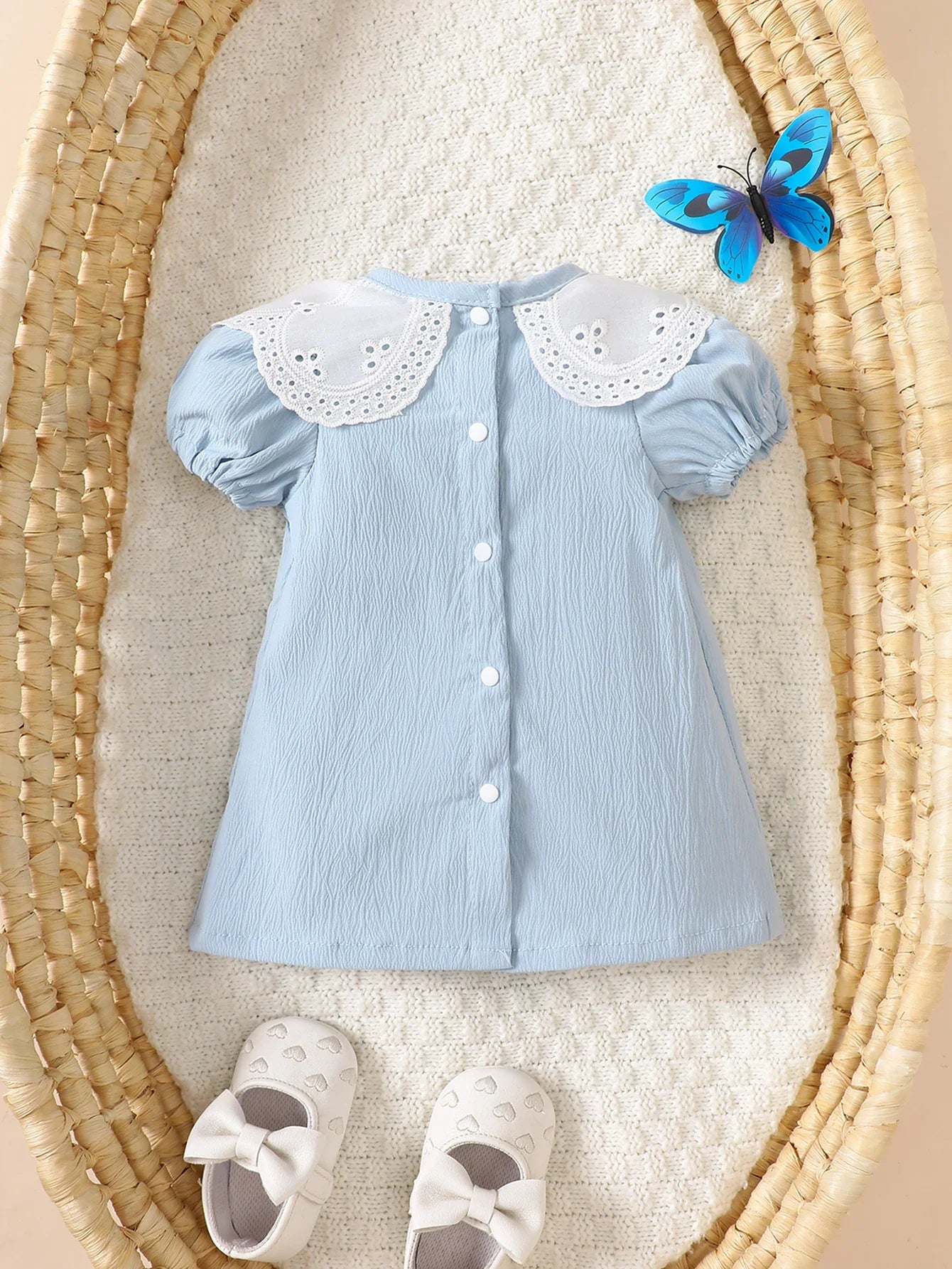 Summer new baby girl blue bubble short sleeved patch white lace round neck dress gentle, sweet and cute