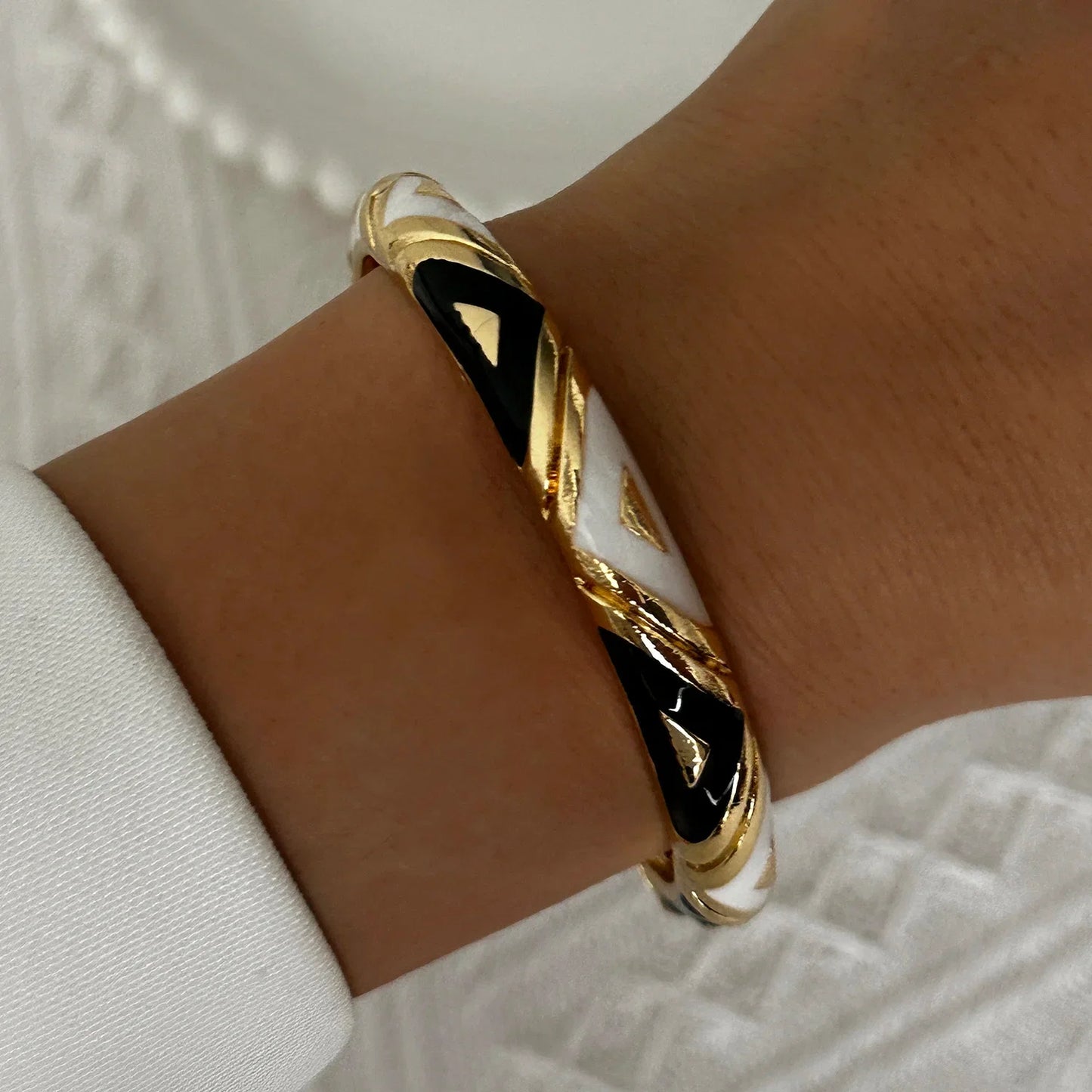 Elegant Enamel Dropped Glaze Flower Texture Bracelet For Women Retro Gold Plated Evil Eye Floral Zircon Bangle Party Jewelry