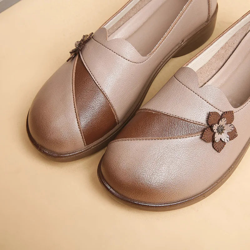 2024 Butterfly hollow moccasins mother ladies designer ballet flats cheap woman loafers retro style women's shoes free shipping