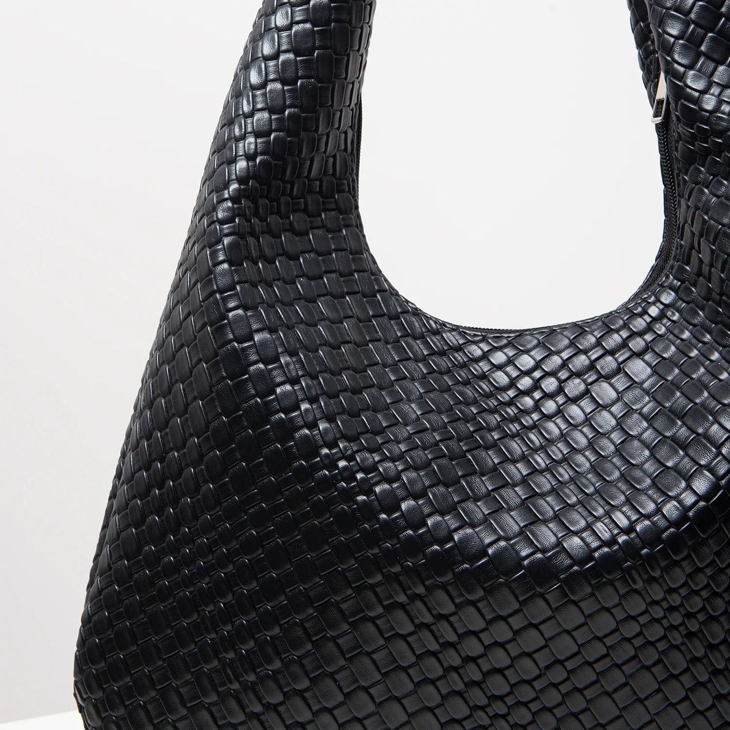 Retro Artificial Woven Leather Shoulder Bag, Women's Handbag, Large Capacity Tote Bag, Crescent Bag, Zipper Armpit Bag, Daily Commuter Bag (Random Pattern)