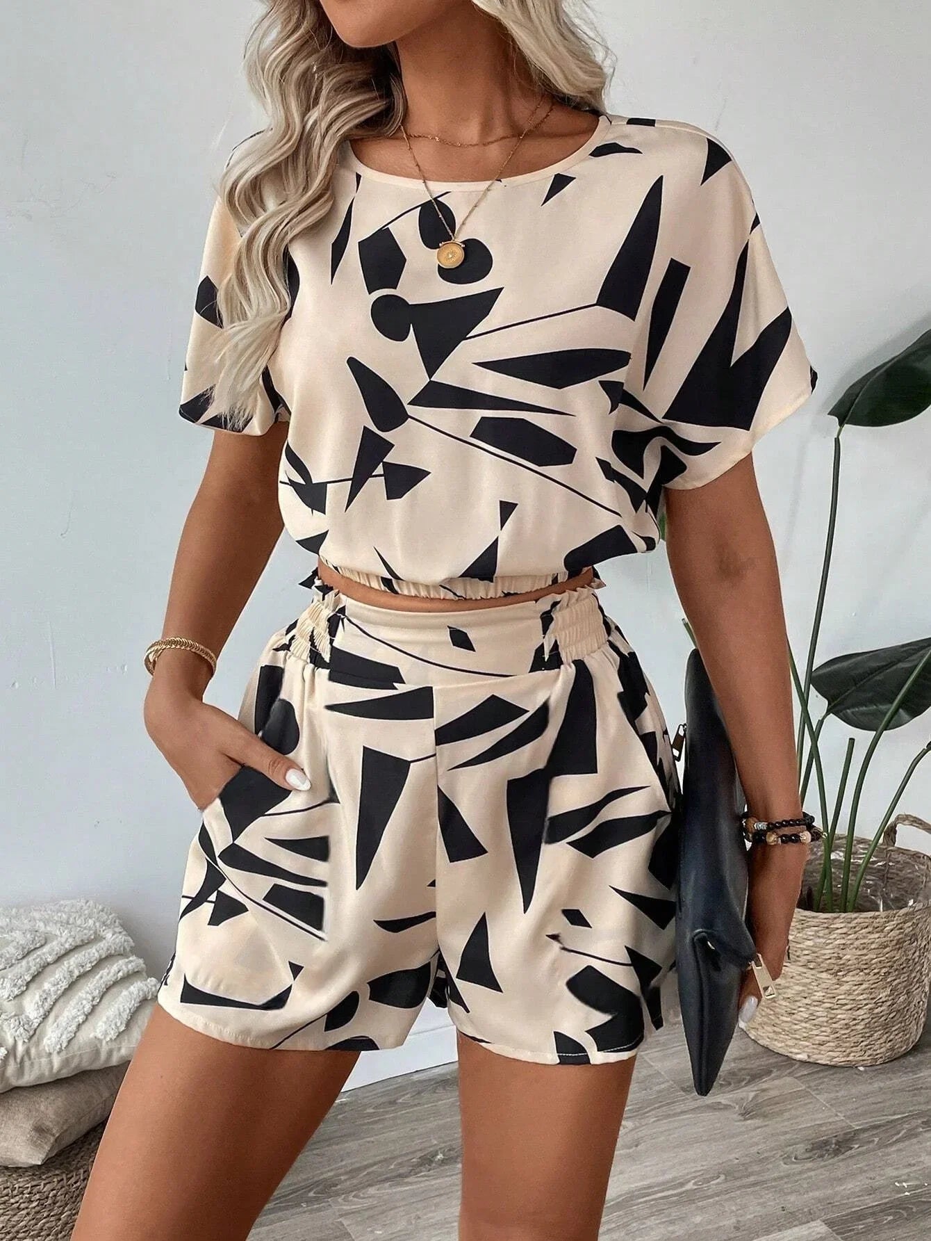 Women's Fashion Two-Piece Set - Leaf Pattern Printed Waist-Cinching Short-Sleeved T-Shirt + Printed Shorts Set
