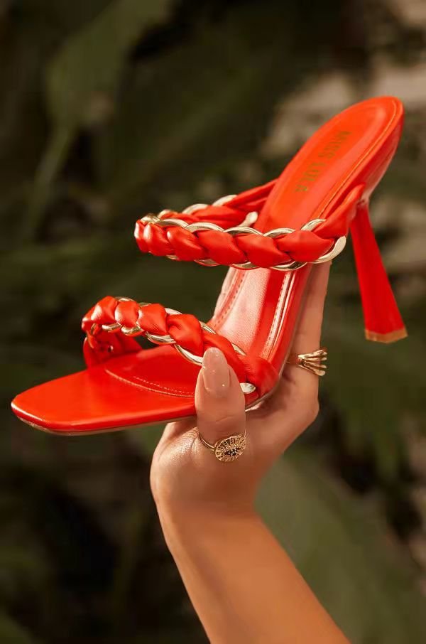 Sexy Party High Heels 2022 Summer New Fashion Chain Designer Square Toe Sandals Casual Open Toe Solid Color High Heel Slippers