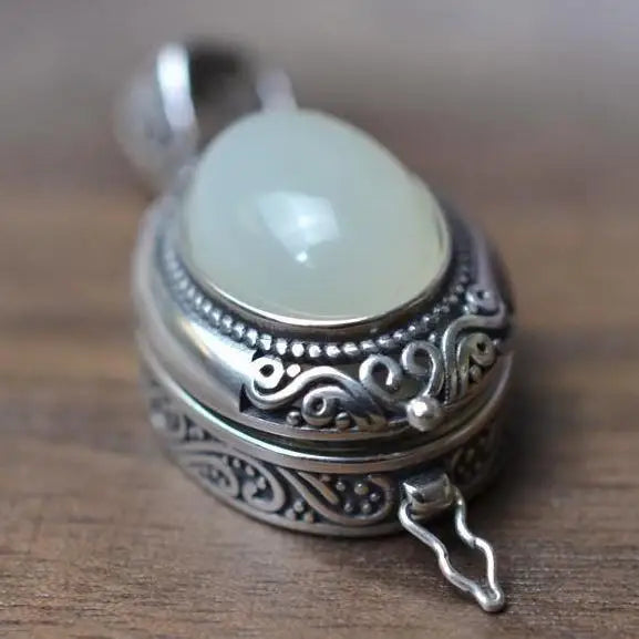 Original designer craft charm pattern unique Pendant Necklace Chinese style retro mirror box creative women's silver jewelry