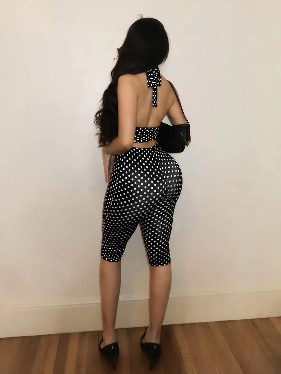 Millennial Hot Girl Polka Dot Slim-Fit Set: Halter Neck Backless Crop Top and Tight-Fitting Hip-Hugging Mid-Length Shorts That Accentuate the Figure, Two-Piece Set