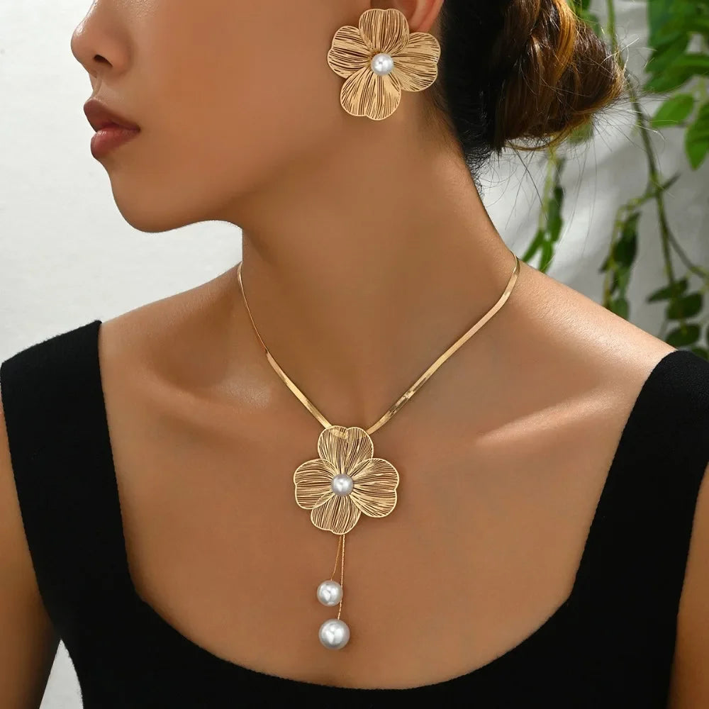 2pcs Set Luxury Personality Gold Color Stereo Flower Inlay Pearl