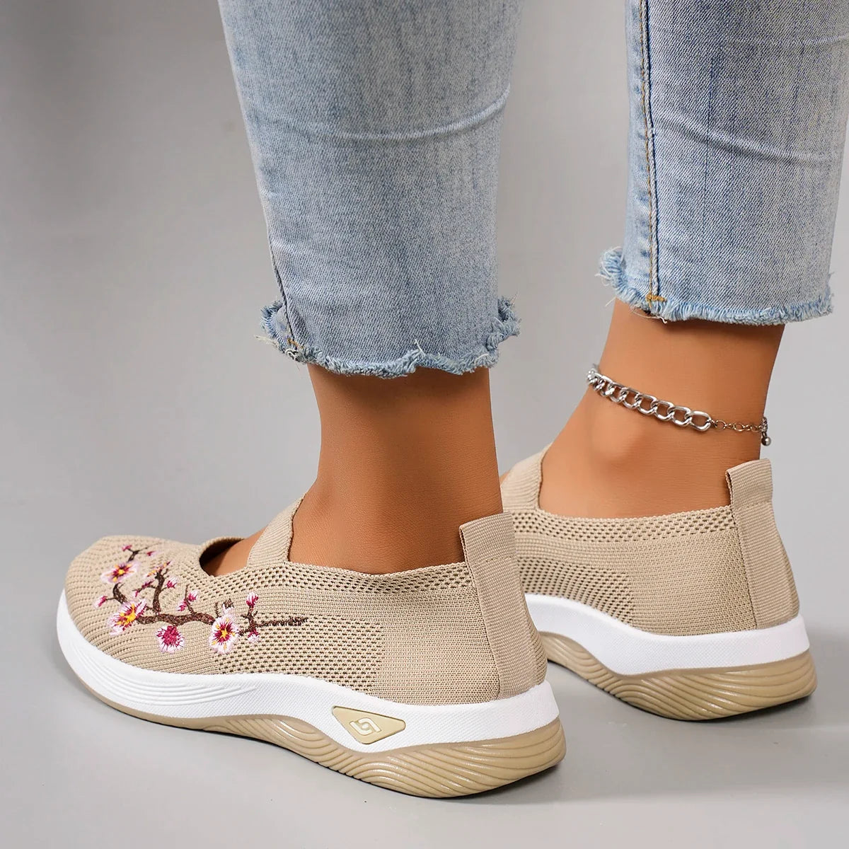 Spring new women's sports shoes, fashionable, breathable, lightweight, non-slip, wear-resistant, casual sports shoes, flat shoes