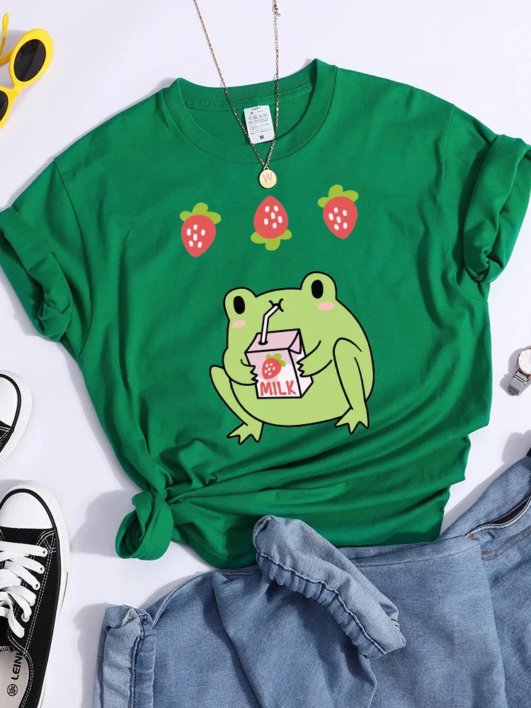 Green Frog Who Loves Drinking Strawberry-Flavored Milk Tshirts Women Soft Cool T-Shirt Sport Summer Tee Street Hip Hop Crop Top