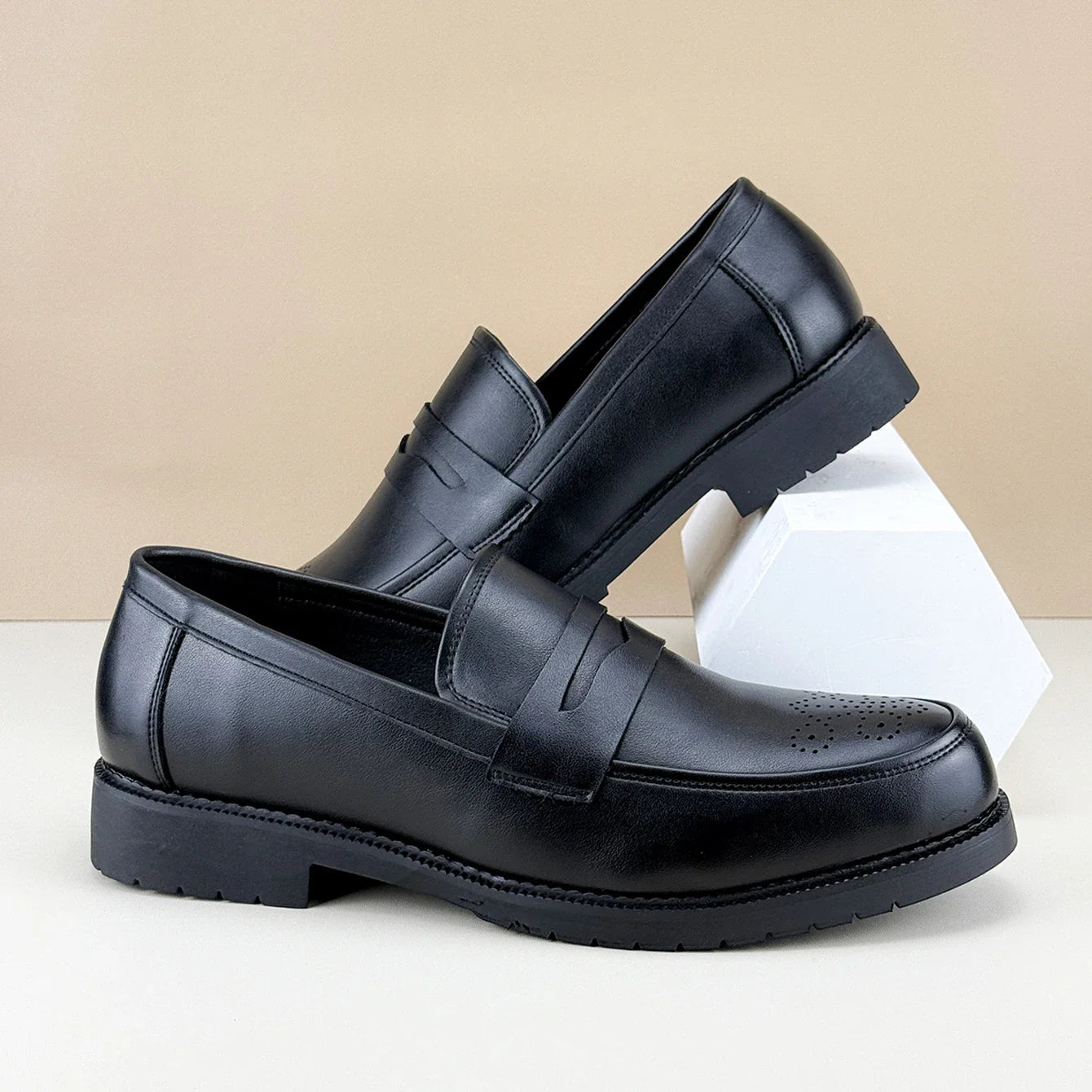 Men Formal Leather Shoes, British Style Oxford Loafers, Round Toe Non-Slip Office Casual Shoes.