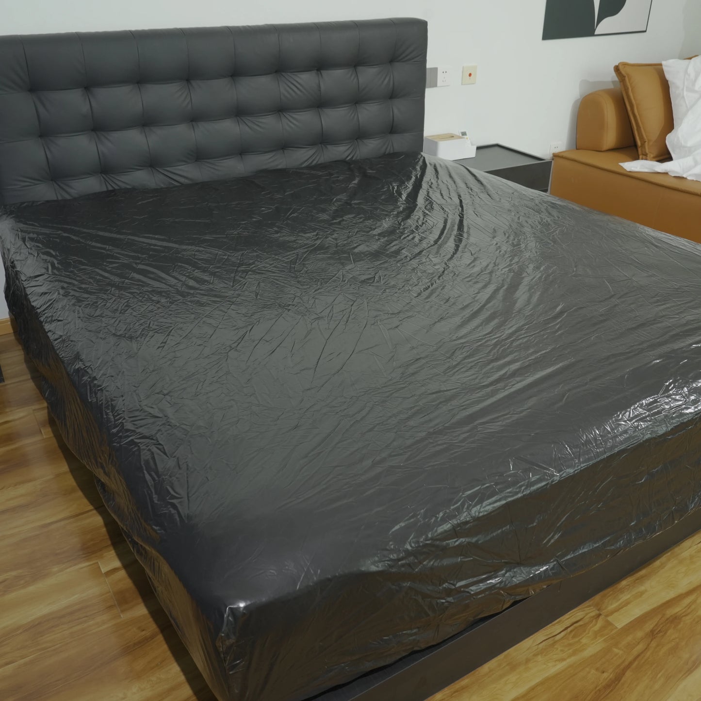 1pcs PVC Waterproof Mattress Protection Sheet, Soft and Skin-Friendly, Deep Pockets Adjustable, Suitable for Hotels and Bedrooms