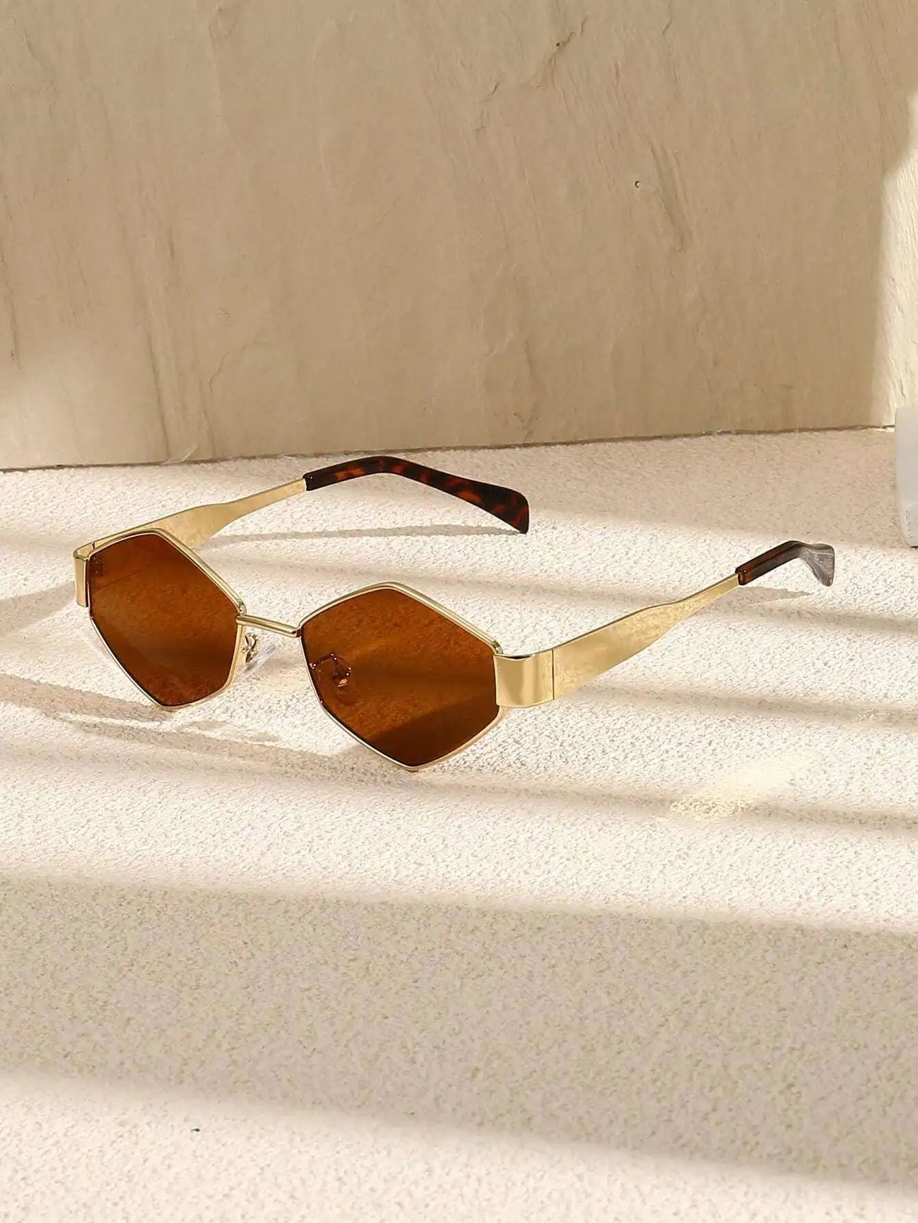 Metal Small Frame Polygonal Women's Sunglasses Fashion Punk Rhombus Sun Glasses For Women Trendy 2024 Vintage Diamond Eyewear