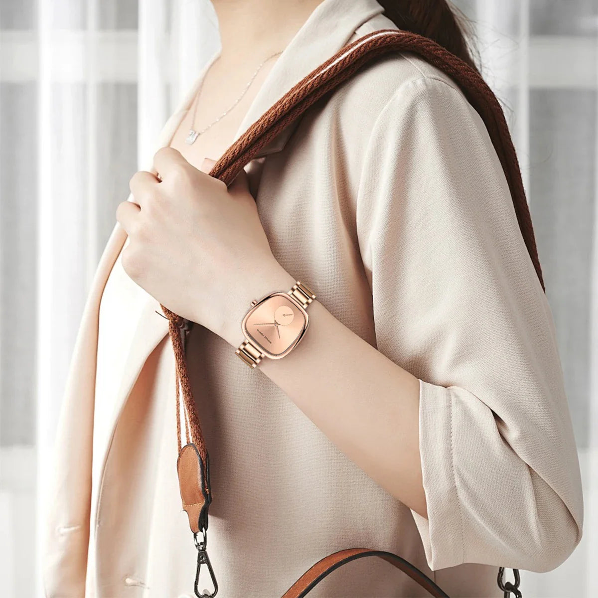 2023 New Women's Quartz Wristwatch 34mm Wine Barrel Rose Gold Black Stopwatch Fashionable Minimalist Style Oval Women's Watches