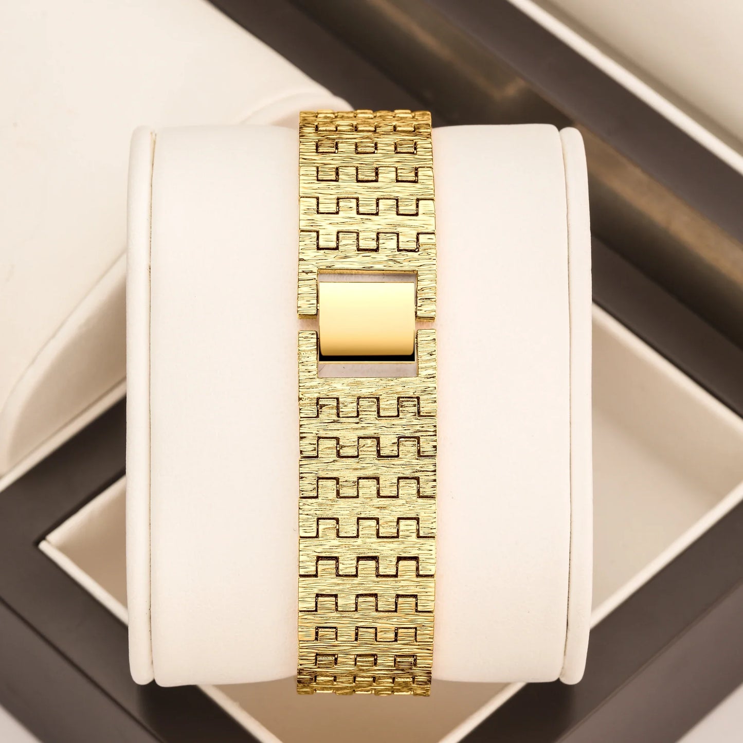 YaLaLuSi Brand 2024 Hot New Women's Watches Business Golden Sculpted Luxury Luxury Box Watch Remover Ion Gold Plating