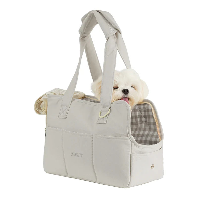 Pets go out and pack puppies. Portable one-shoulder bags are suitable for cats and small dogs to carry outdoors than bears.