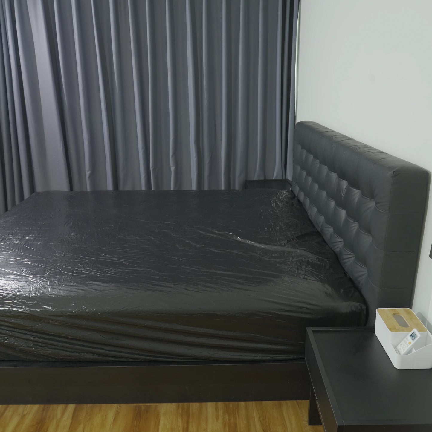 1pcs PVC Waterproof Mattress Protection Sheet, Soft and Skin-Friendly, Deep Pockets Adjustable, Suitable for Hotels and Bedrooms