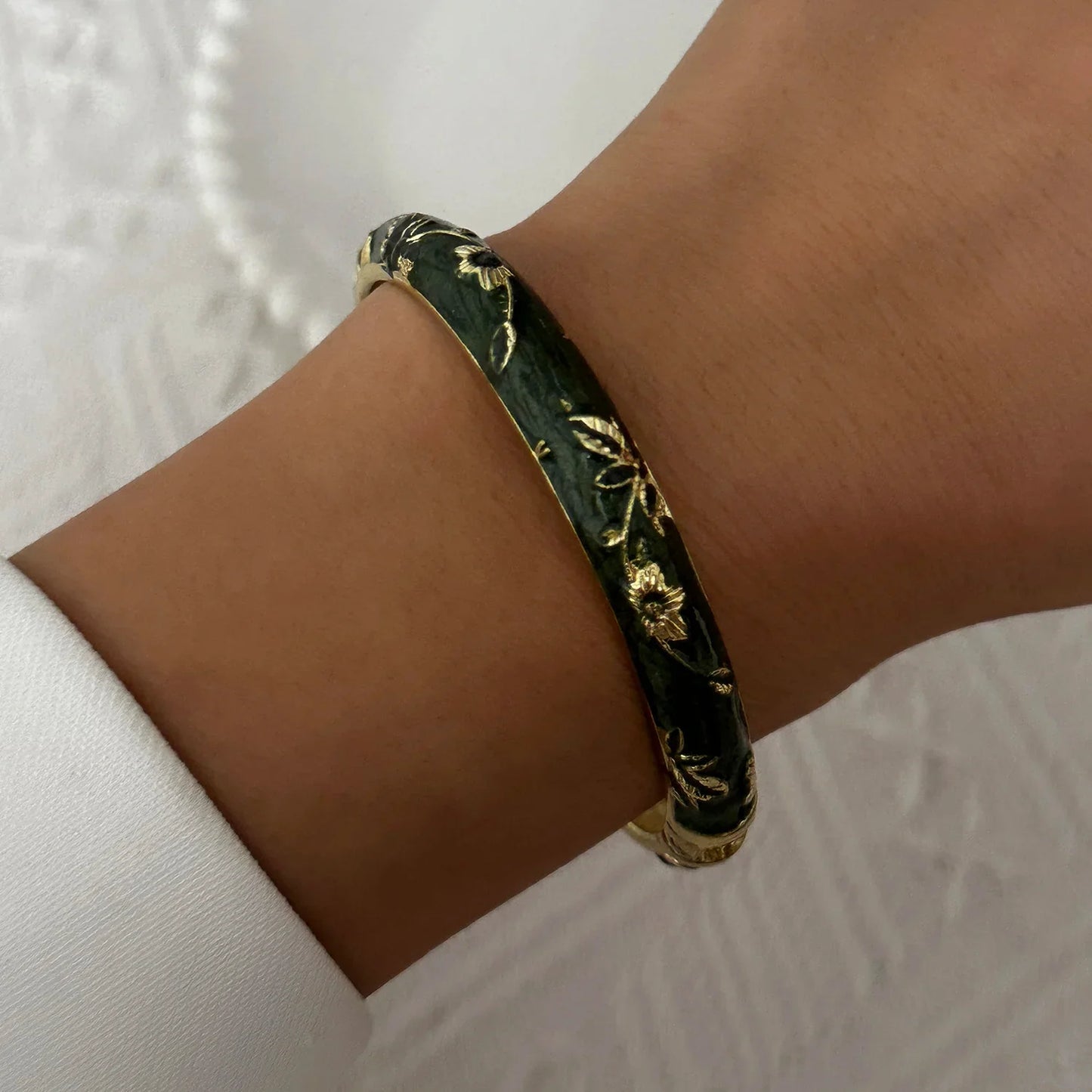 Elegant Enamel Dropped Glaze Flower Texture Bracelet For Women Retro Gold Plated Evil Eye Floral Zircon Bangle Party Jewelry