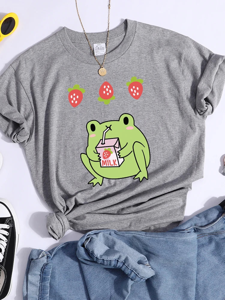 Green Frog Who Loves Drinking Strawberry-Flavored Milk Tshirts Women Soft Cool T-Shirt Sport Summer Tee Street Hip Hop Crop Top