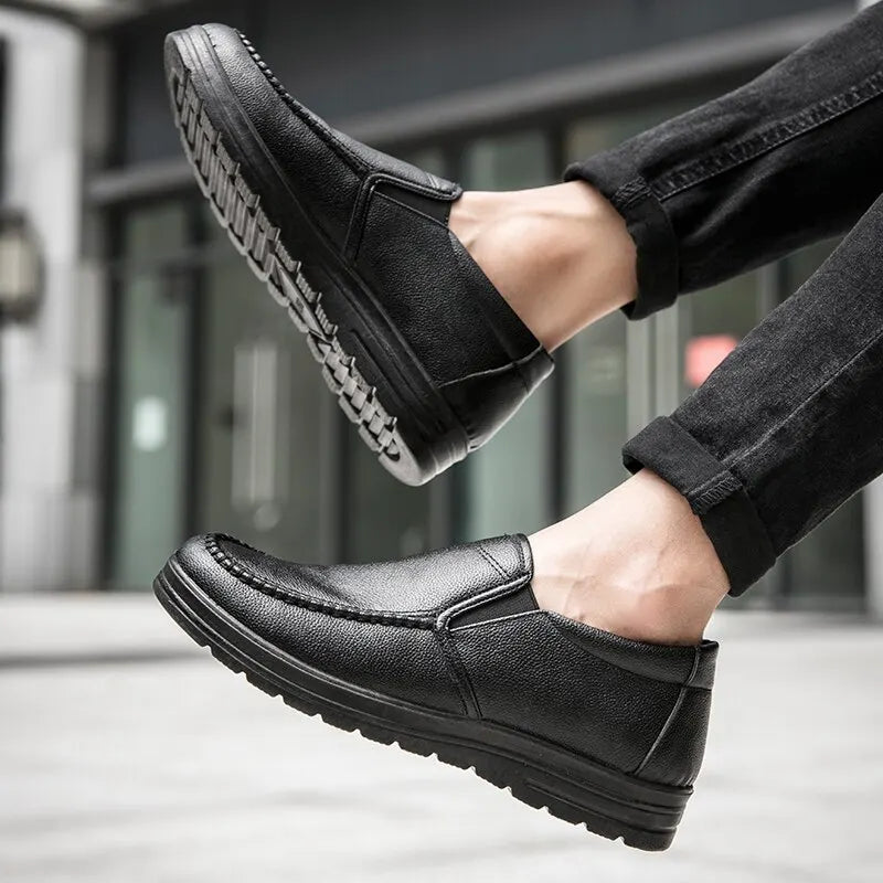 Men's Light Leather Casual Shoes Outdoor Walking Shoes Comfortable Sports Shoes Soft Social Shoes Men's Luxury Brand Copy Shoes