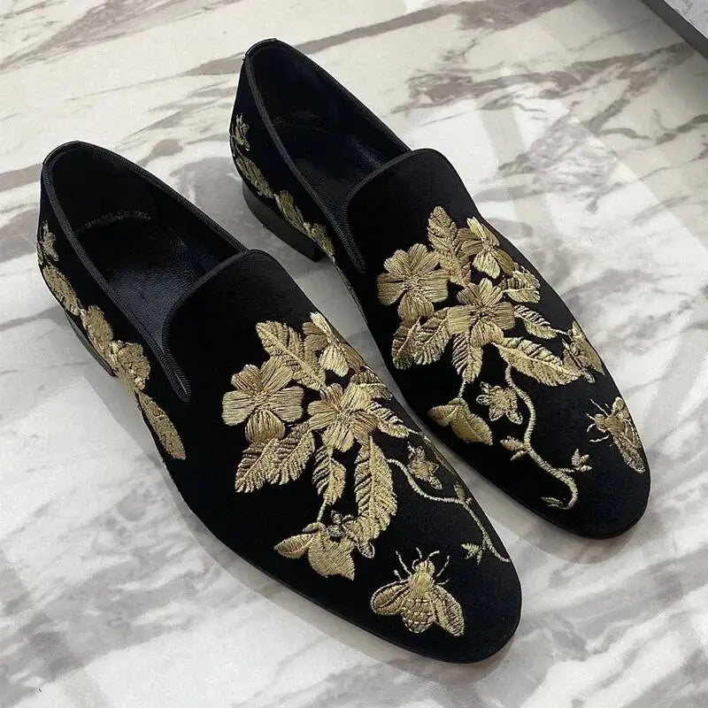 2026 New Loafers Men Fashion Black Imitation Suede Gold Embroidery Flower Business Casual Shoes Sapatos Para Hombre