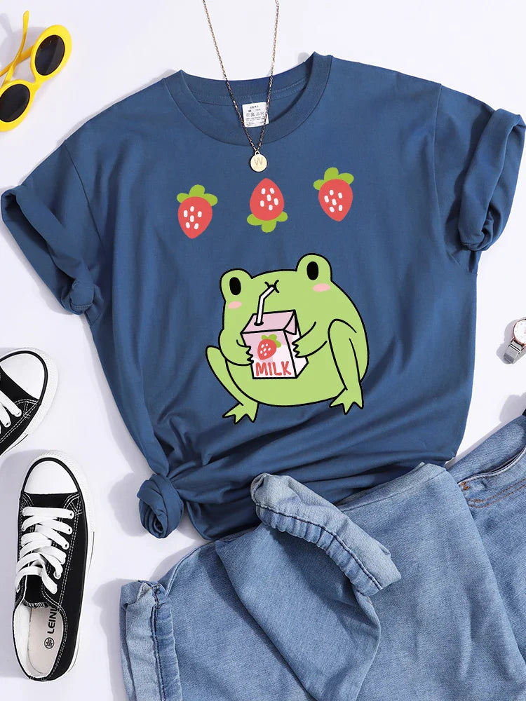 Green Frog Who Loves Drinking Strawberry-Flavored Milk Tshirts Women Soft Cool T-Shirt Sport Summer Tee Street Hip Hop Crop Top