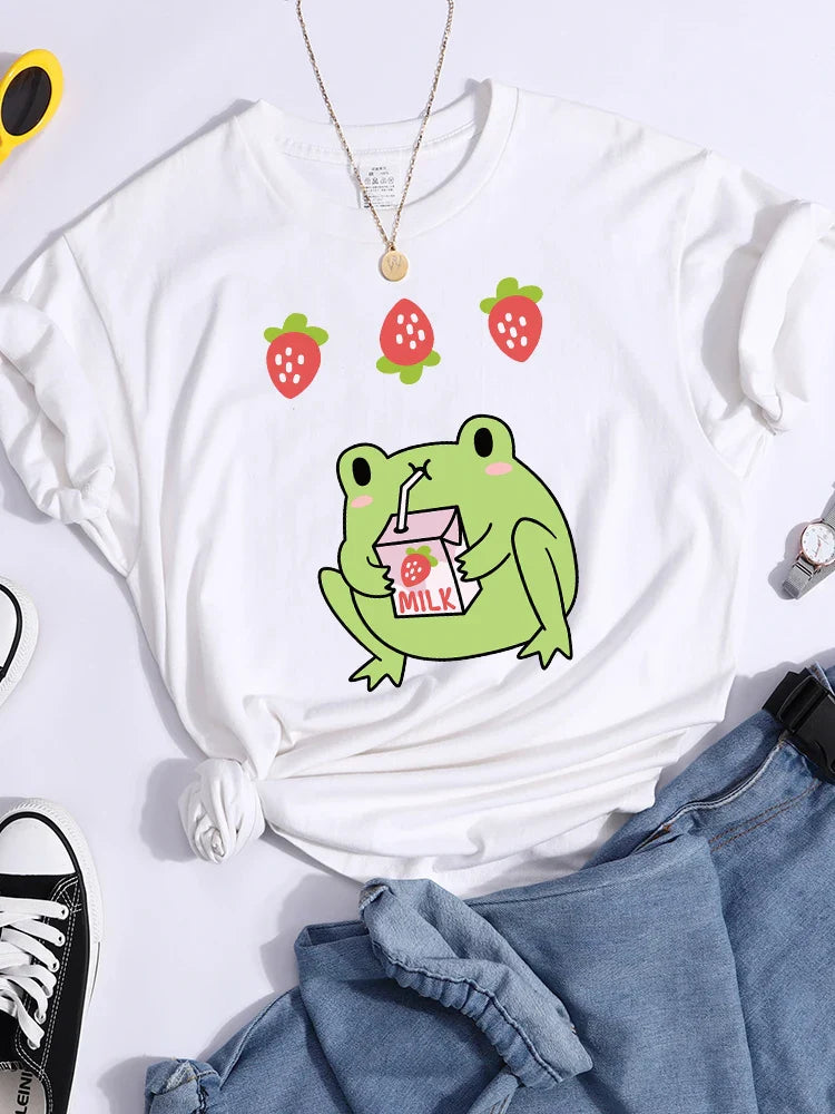 Green Frog Who Loves Drinking Strawberry-Flavored Milk Tshirts Women Soft Cool T-Shirt Sport Summer Tee Street Hip Hop Crop Top