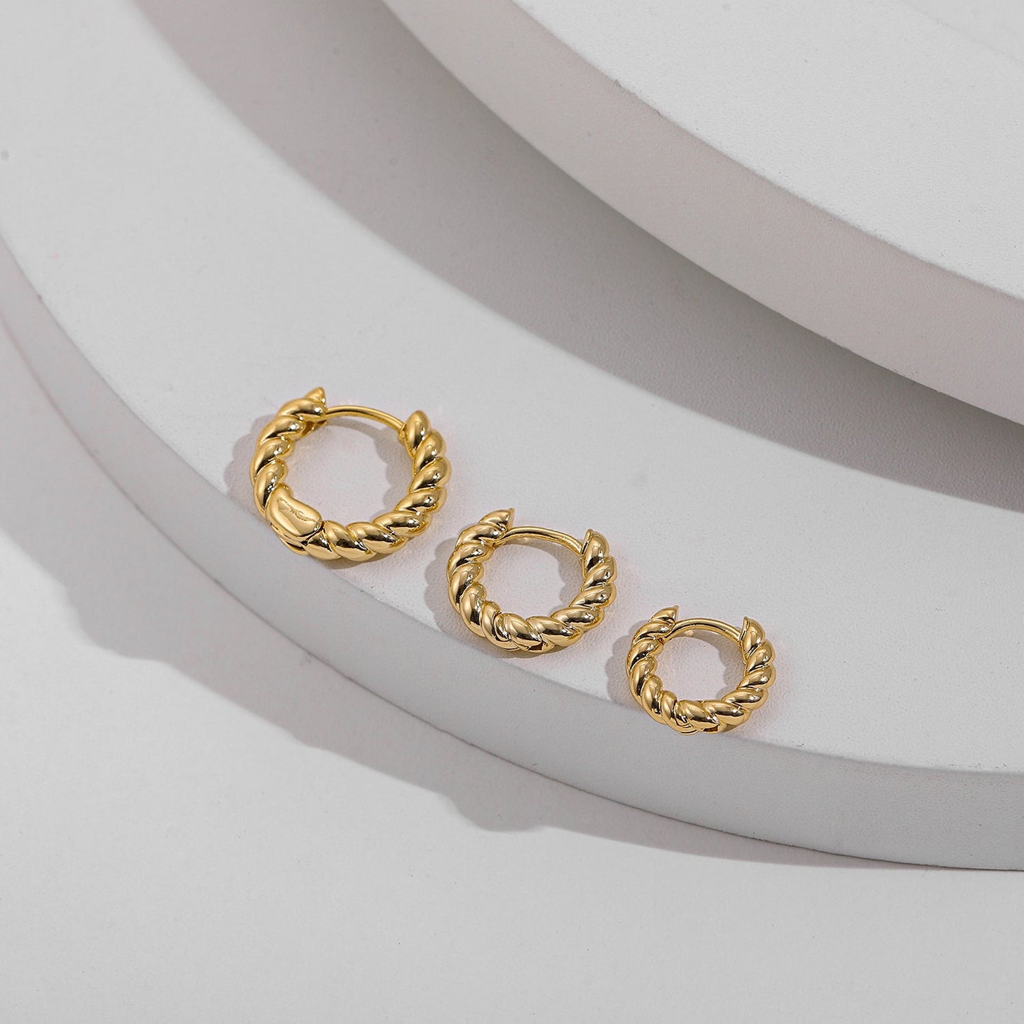 New Trendy Stackable Cartilage Twisted Huggie Ear Buckle Gold Color Circle Hoop Earrings for Women Creative Jewelry 12/14/16mm