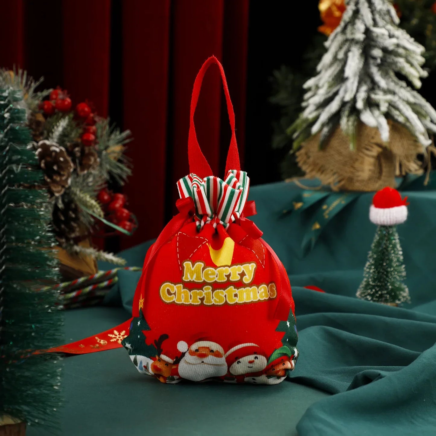 New Year Christmas Eve Apples Packaging Bag Velvet Drawstring Gift Bag Portable Handheld Candy Bag for Kids Gifts Bag