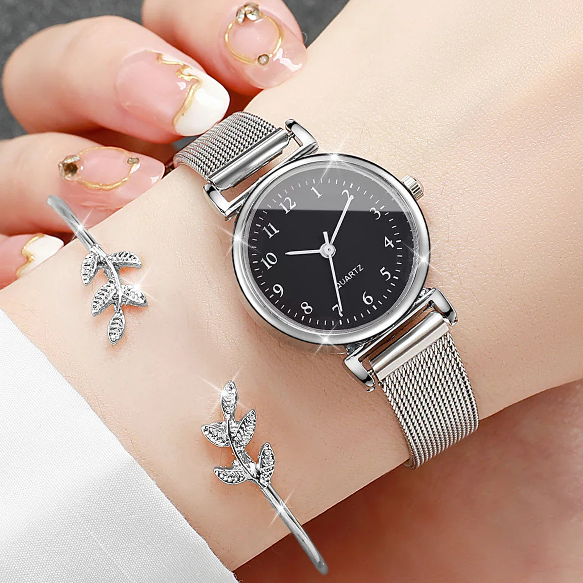 4PCS/Set Women's Watches Fashion Small Quartz Watch Casual Silver Band Wristwatches Bracelets（Without Box）